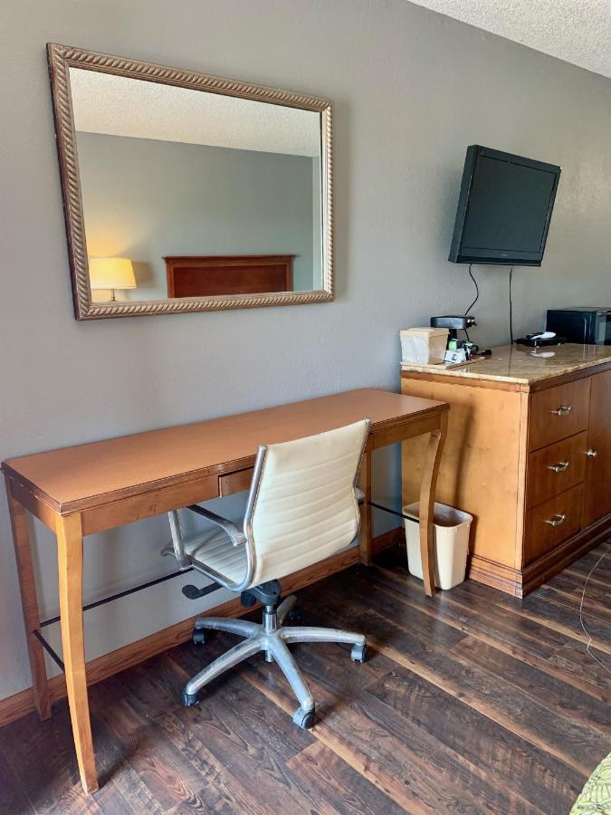 Hiway Inn Express Elk City Exteriér fotografie