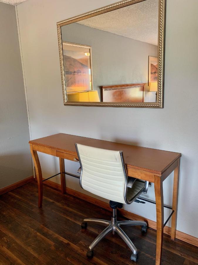 Hiway Inn Express Elk City Exteriér fotografie